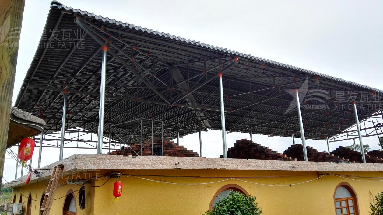 “鋼結(jié)構(gòu)+合成樹脂瓦”屋面建筑體系已被普遍應(yīng)用，促進(jìn)行業(yè)發(fā)展